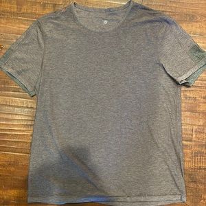 Mens Large lululemon tee shirt